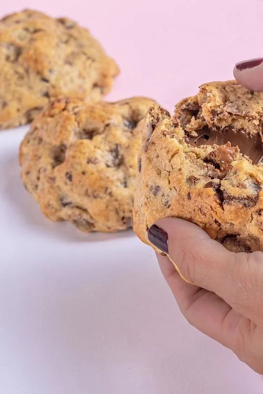 Cookies artesanales rellenas de chocolate